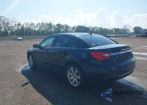2013 Chrysler 200 Touring z USA, uszkodzony, nr VIN 1C3CCBBB8DN592419